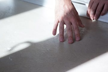 Контроль ровности стяжки и проблемные зоны примыканий