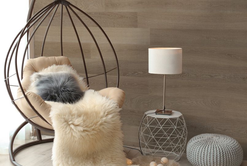 использование паркетной доски для отделки стен